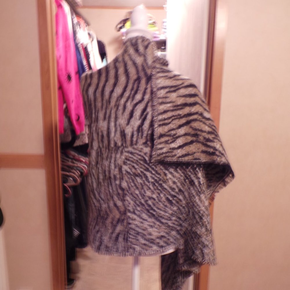Michael Michael Kors Blanket Scarf/Wrap/Shawl - Picture 6 of 10